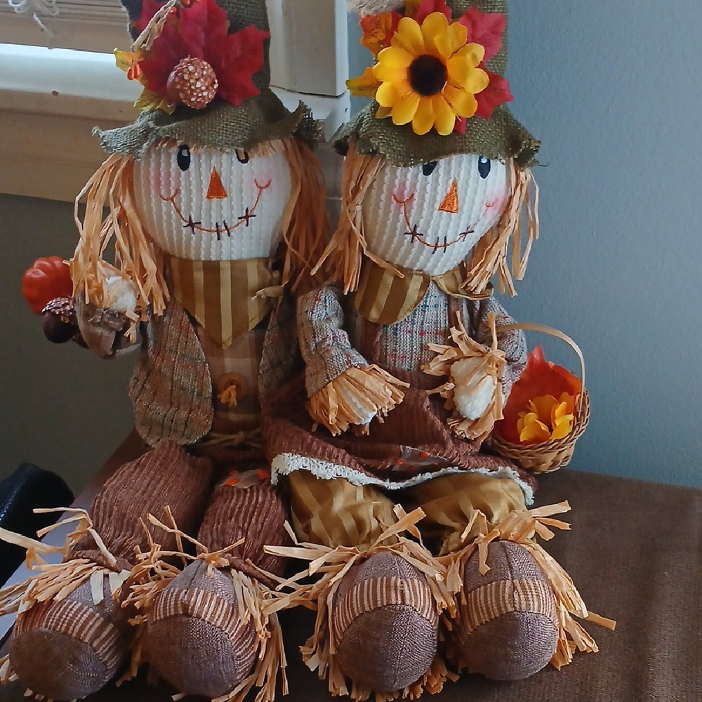 Adorable Scarecrow Couple Decor